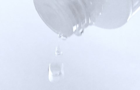美容液の滴